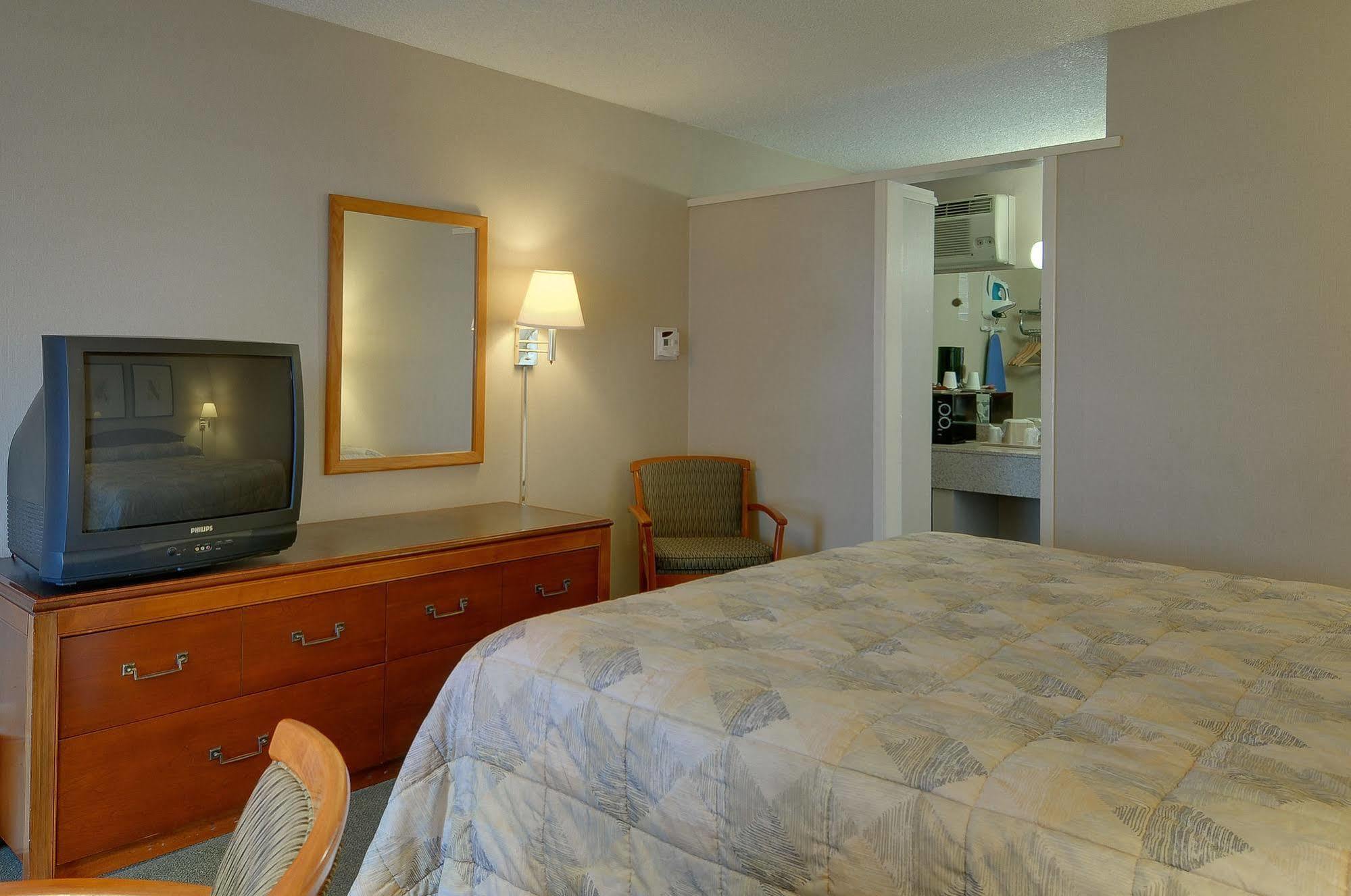Vagabond Inn Oxnard Bagian luar foto