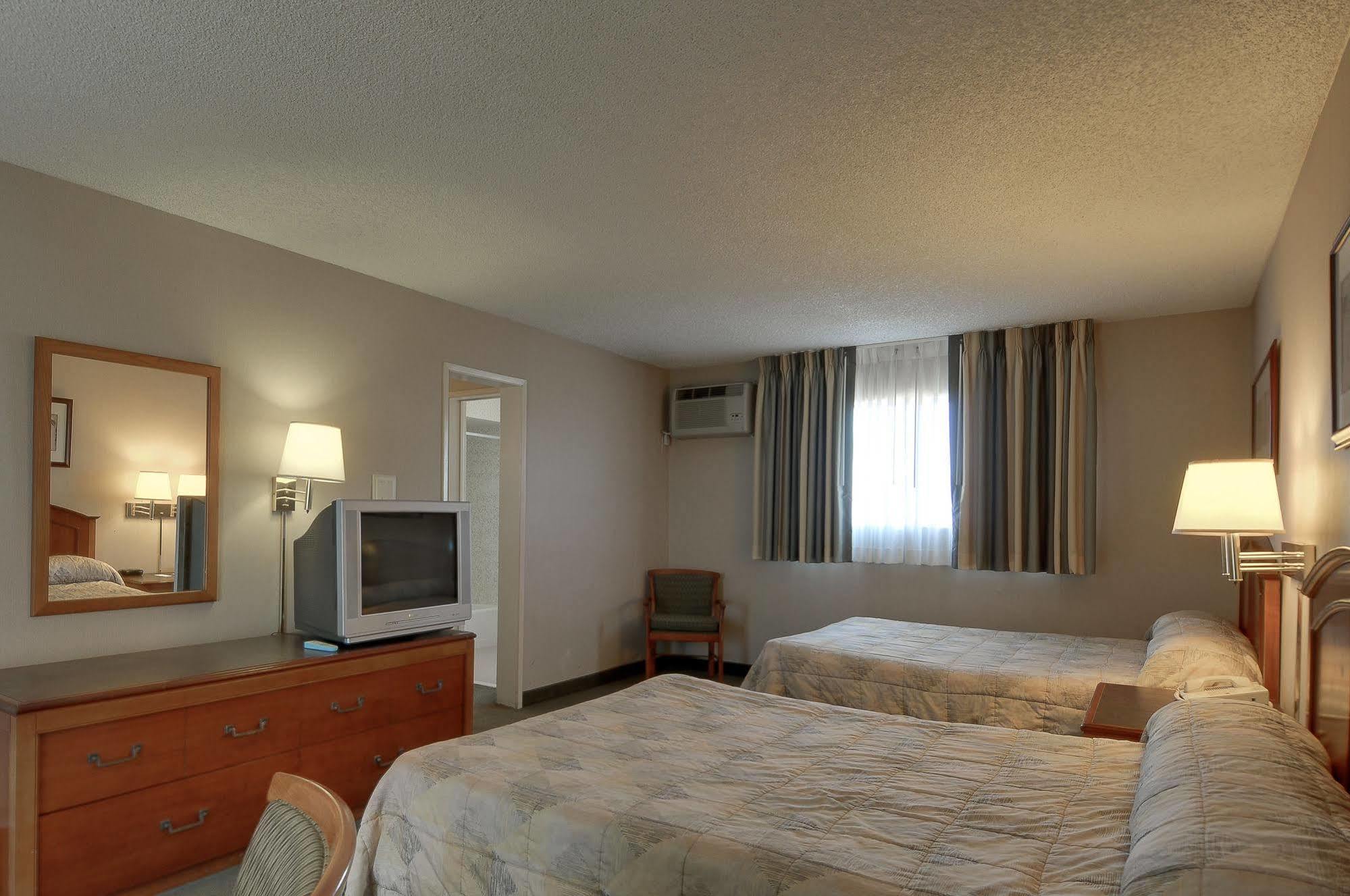 Vagabond Inn Oxnard Bagian luar foto