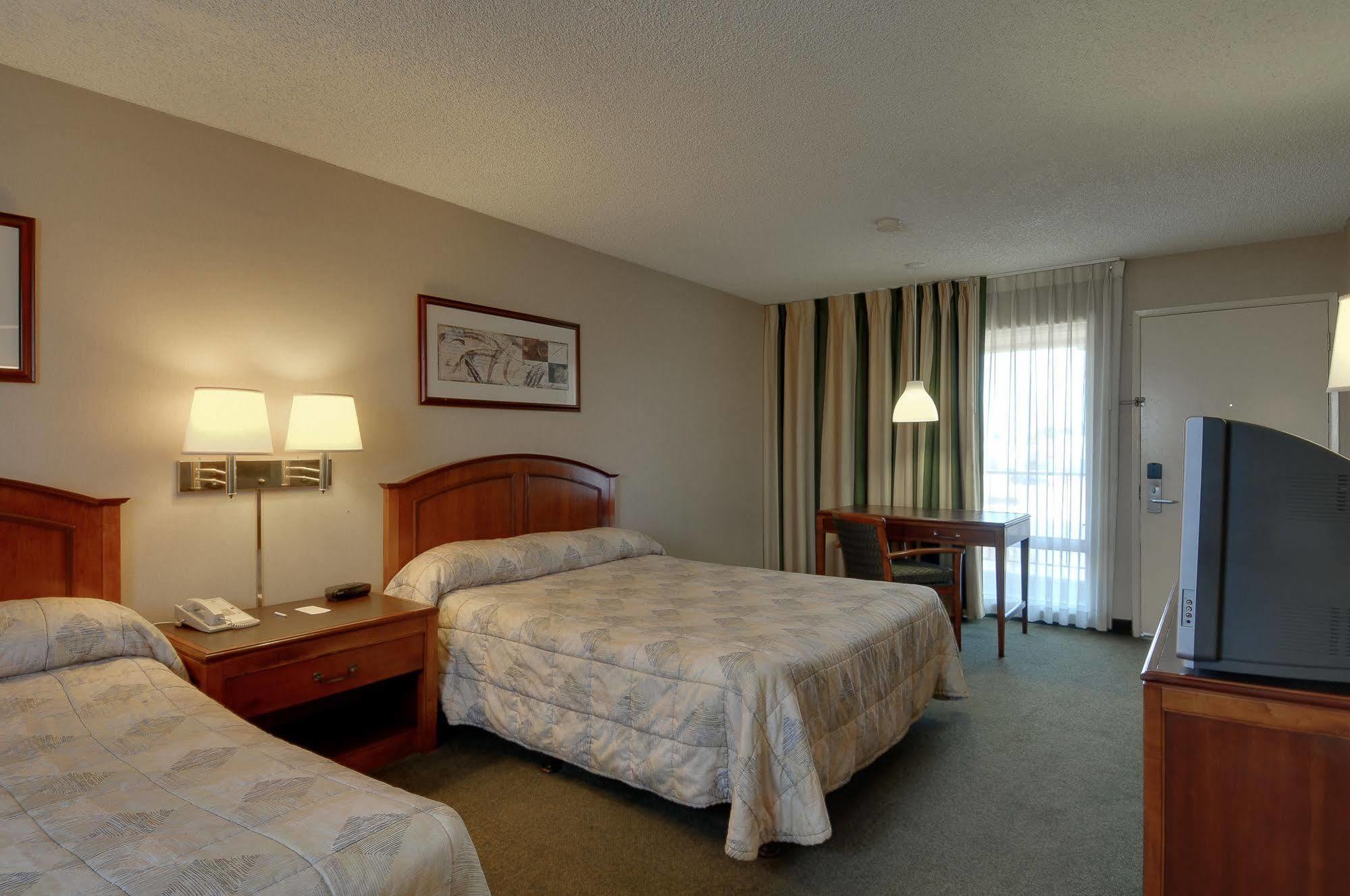 Vagabond Inn Oxnard Bagian luar foto