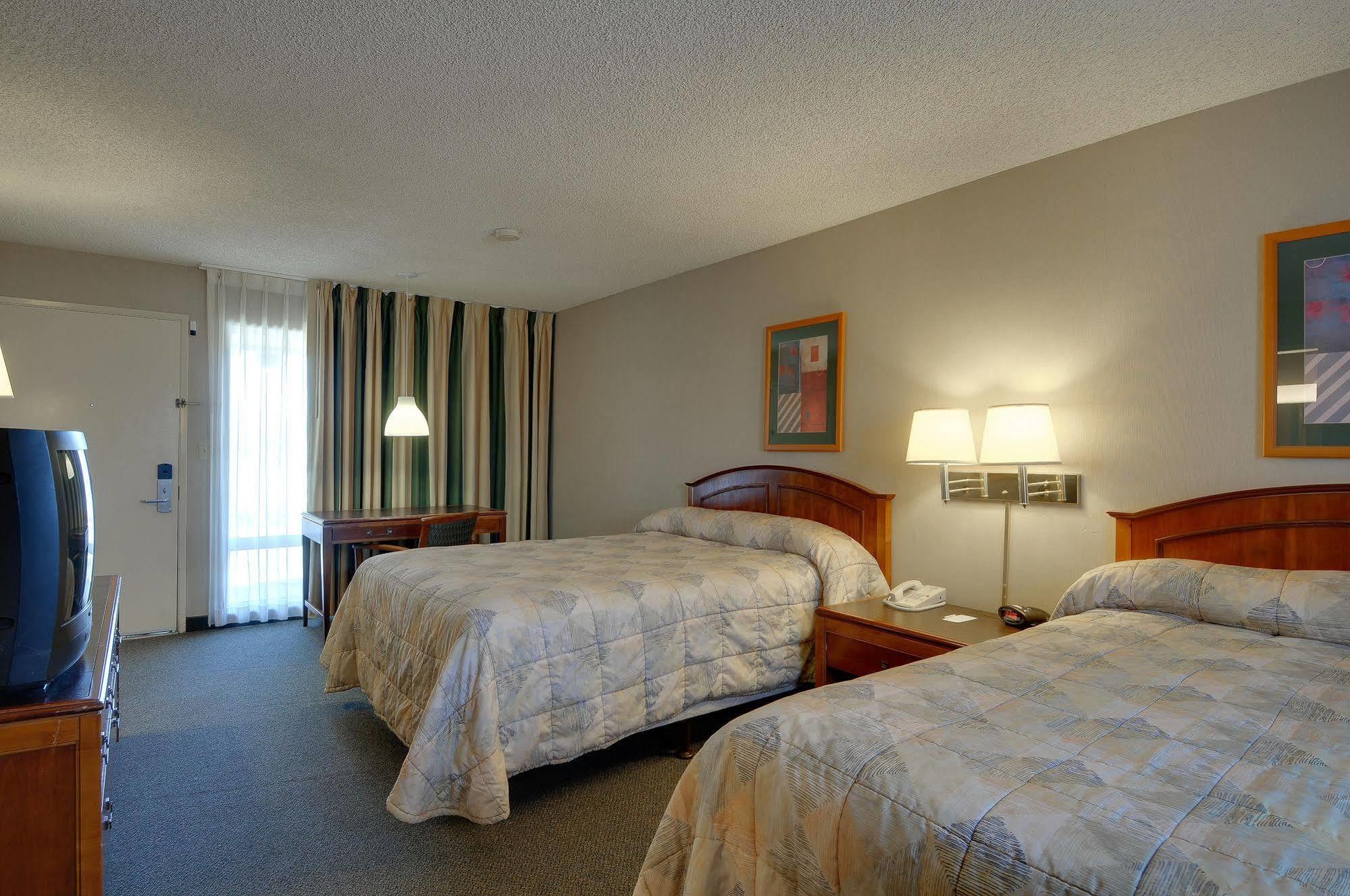 Vagabond Inn Oxnard Bagian luar foto