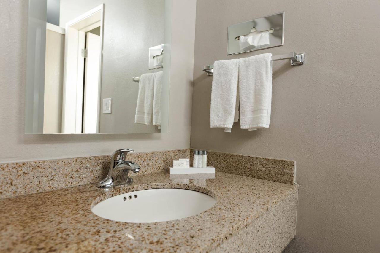 Vagabond Inn Oxnard Bagian luar foto