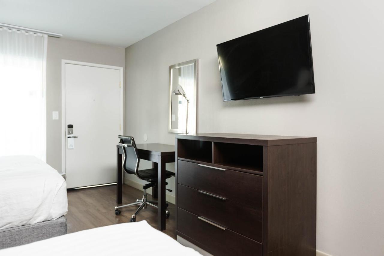 Vagabond Inn Oxnard Bagian luar foto
